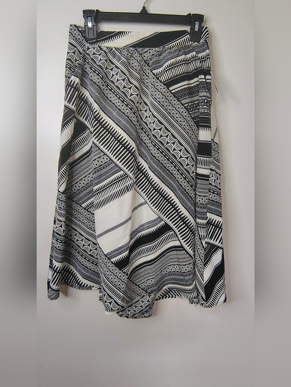 Old Navy Black White Geometric Print Asymmetrical Handkerchief Hem Midi Skirt Me